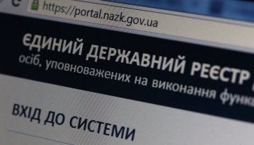 Діаманти, золото та елітна нерухомість: родина одеських держслужбовців приховала з декларації ряд цінного майна