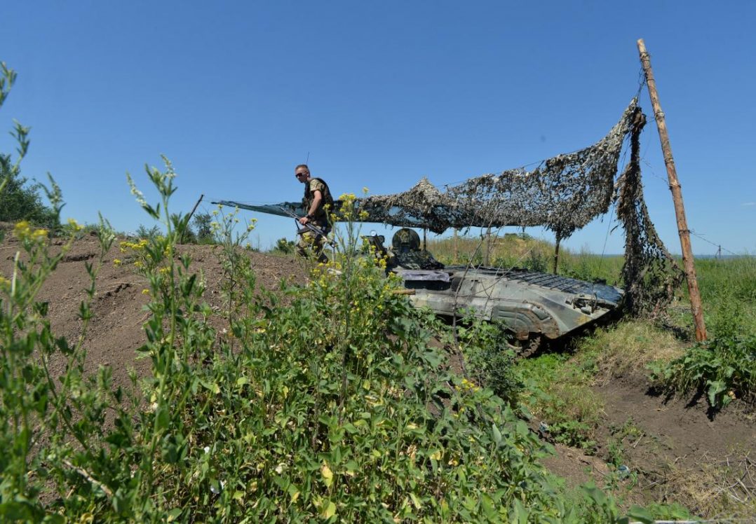 Бойовики вісім разів порушили перемир'я, один український військовий поранений
