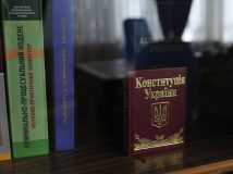 Партія "Слуга народу" готує 465 змін до Конституції України