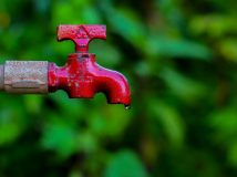 Гаряча вода влітку: як боротися з неіснуючими боргами
