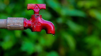 Гаряча вода влітку: як боротися з неіснуючими боргами