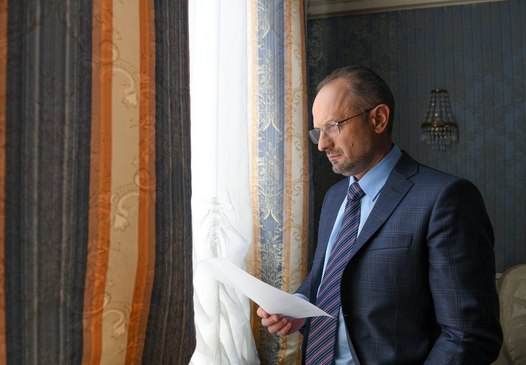 Звільнення Безсмертного з ТКГ: чому президент позбувся досвідченого переговорника?
