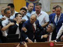 Бійка в Одеській облраді: вибирають нового голову