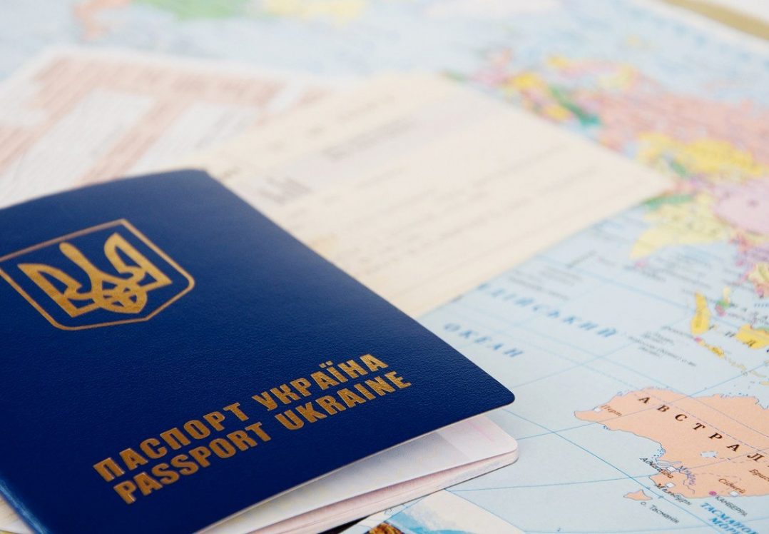 Українські паспорти для росіян: підтримувати не можна боятись