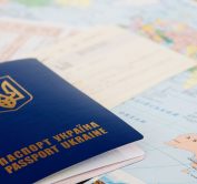Ukrainian passports for the Russians: supporting or being afraid?