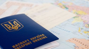 Українські паспорти для росіян: підтримувати не можна боятись