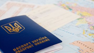 Українські паспорти для росіян: підтримувати не можна боятись
