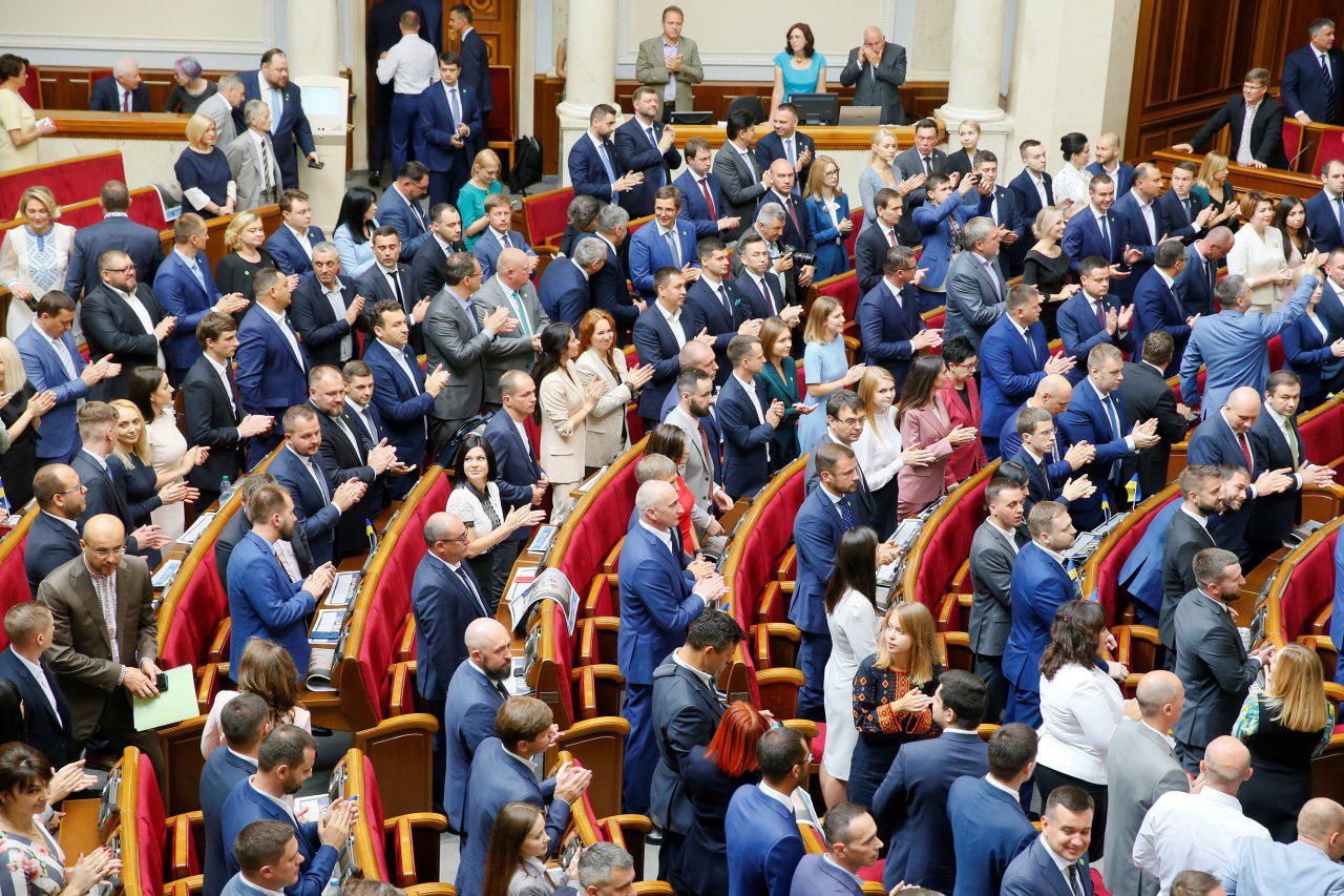 Тиждень у призмі: перші кроки нової Ради, путч від Порошенка та чорти в Кабміні