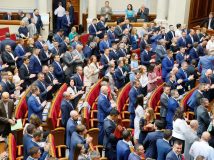 Нині на сайті ВР зареєстровано 74 проєкти закону, які внесла "Слуга народу", із них 20 ініційовані президентом. П'ять законопроєктів зареєстрував "слуга народу" Данило Гетманцев. Усі вони стосуються економічної політики.  Окрім того, є низка ініціатив щодо розвитку технологій під керівництвом міністра цифрової трансформації віцепрем’єра Михайла Федорова. Кілька проєктів закону стосуються роботи органів державної влади, зокрема Верховної Ради та діяльності нардепів.  Також низку законотворчих ініціатив зареєстрували мажоритарники та "Опозиційна платформа – За життя".
