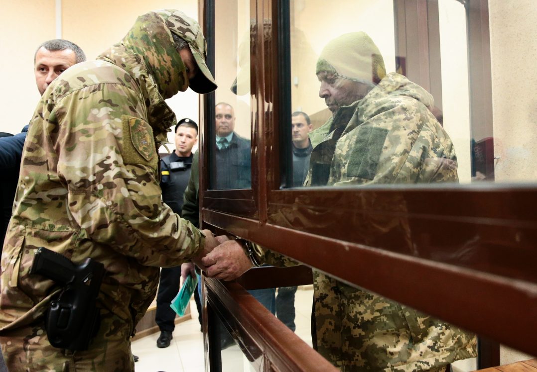 «Суд» Москви залишив під вартою всіх українських моряків