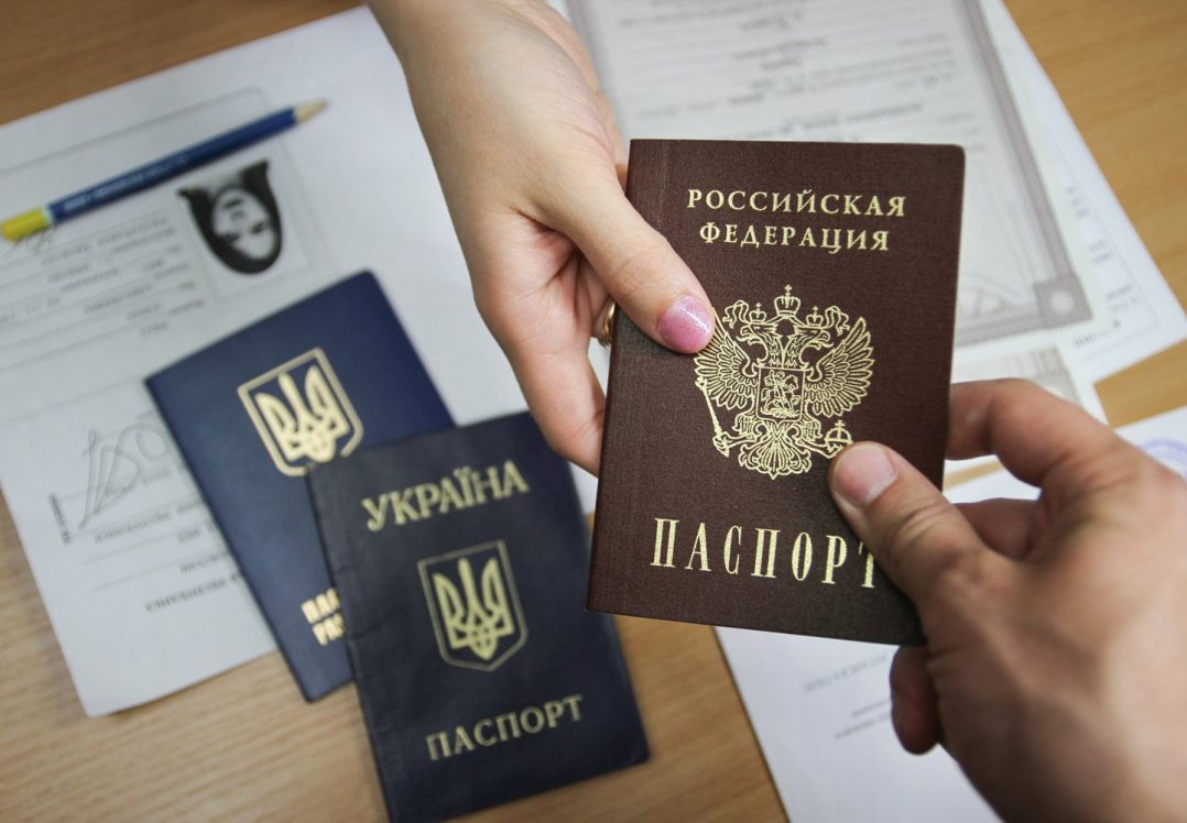Росія роздала жителям Донбасу 25 000 паспортів
