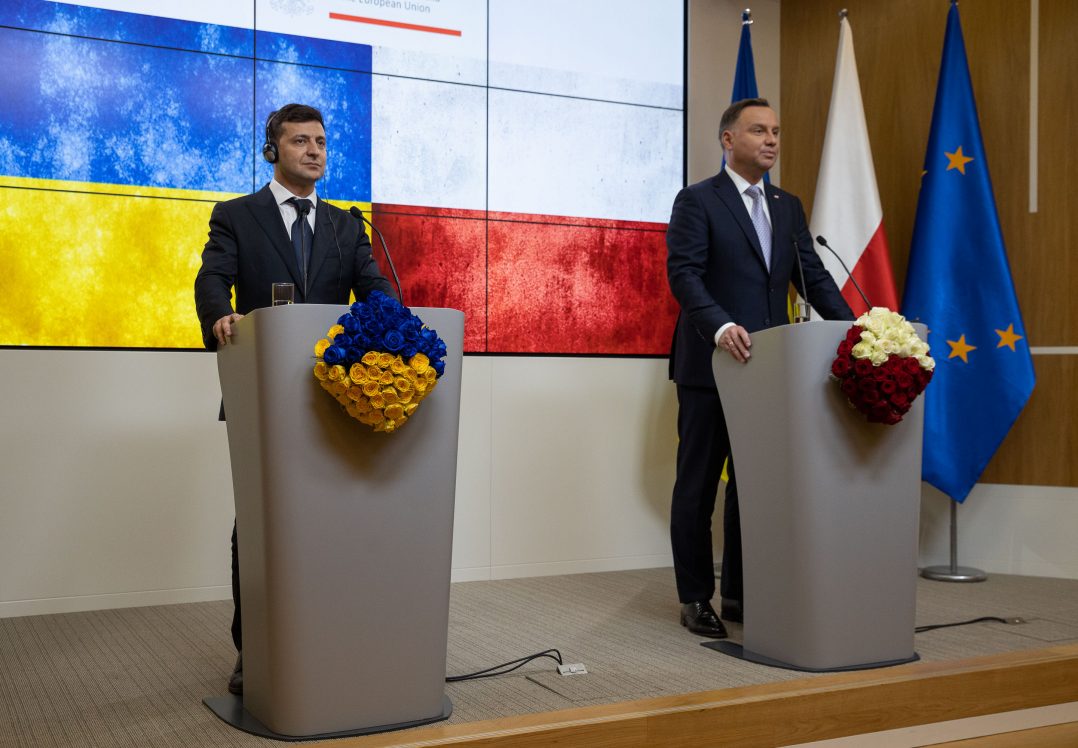 Зеленський готовий дозволити ексгумацію польських поховань в Україні