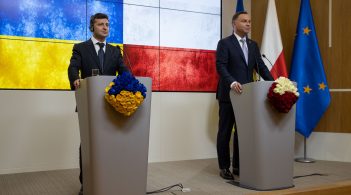 Зеленський готовий дозволити ексгумацію польських поховань в Україні