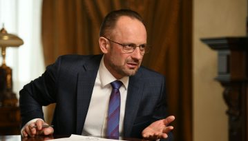 Зеленський звільнив Безсмертного з ТКГ щодо Донбасу