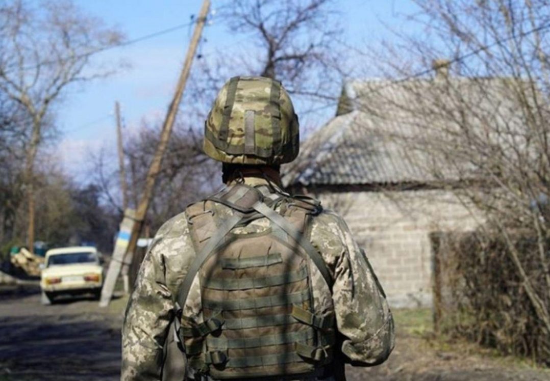 Окупанти обстрілювали 13 разів, двоє військових поранені