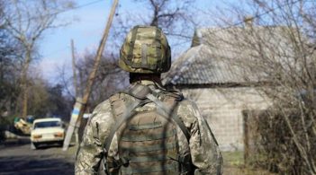 Окупанти обстрілювали 13 разів, двоє військових поранені