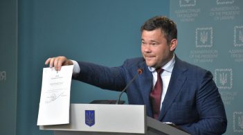 Відставка Шредінгера, або як Богдан та Офіс президента потролили журналістів