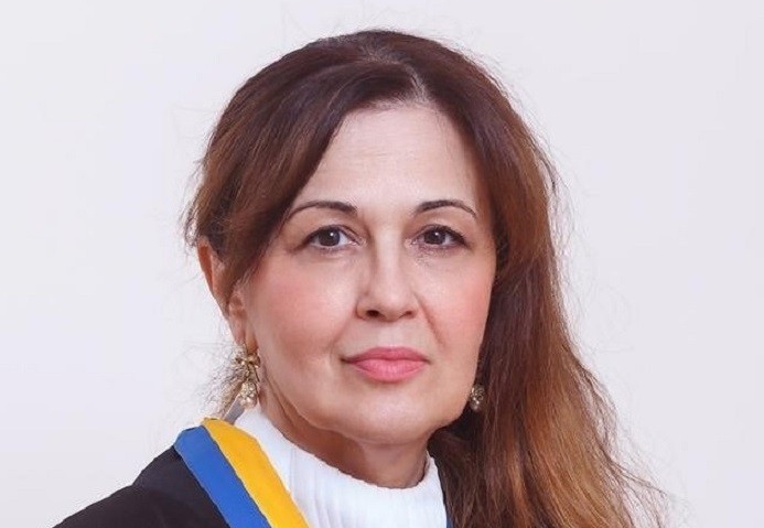 Діаманти, золото та елітна нерухомість: родина одеських держслужбовців приховала з декларації ряд цінного майна