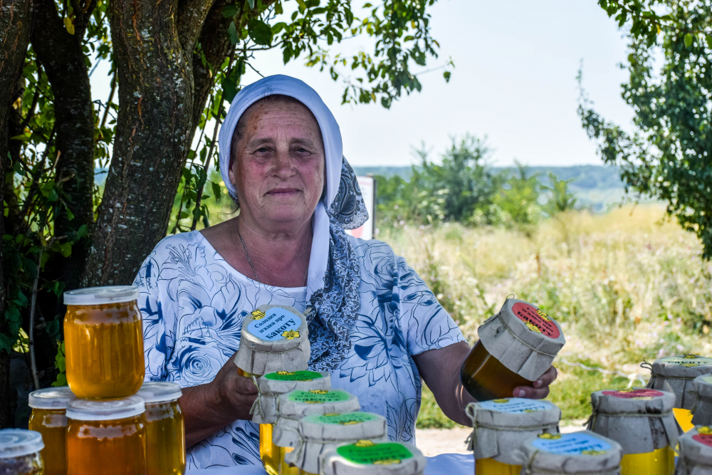 Тут просять квіти не рвати. Прогулянка над затопленим селом Бакота