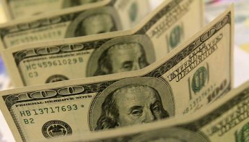 Нацбанк викупив майже 350 млн доларів, курс продовжує знижуватися