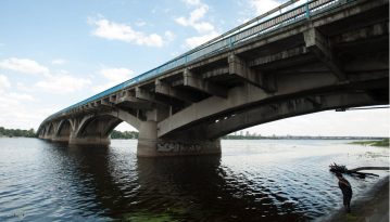 "Мінера" мосту в Києві затримали, обійшлося без жертв