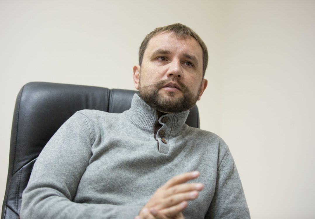 Кабмін звільнив Володимира В'ятровича