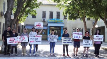 В Одесі чоловік завдав дружині дев'ять ножових поранень: містяни вийшли на акцію проти насилля