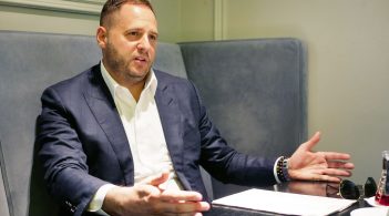 Помічник Зеленського: «Ми не втручатимемось у скандал в США»