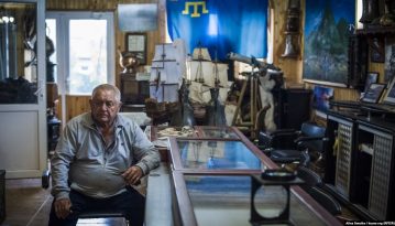Окупанти обшукують оселю голови регіонального меджлісу в Криму, будинок заблоковано силовиками