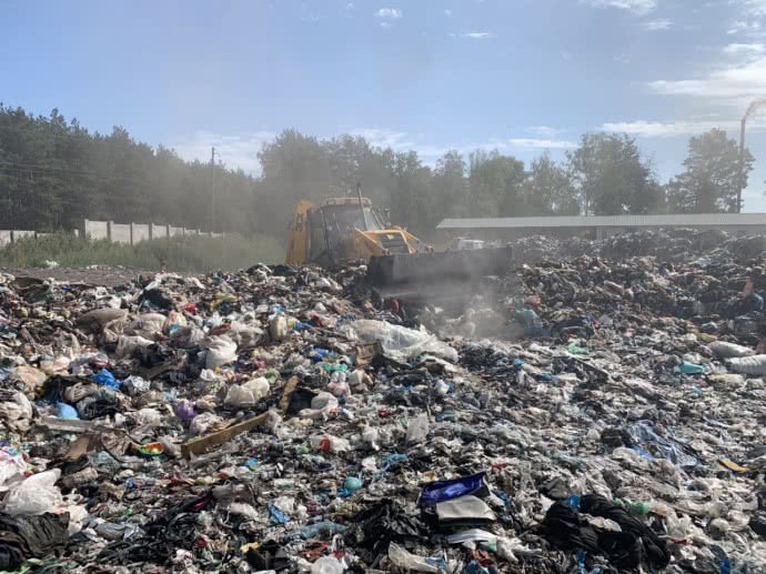 Під Києвом горить велике сміттєзвалище