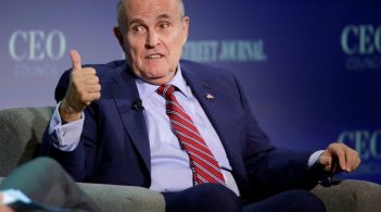 Адвокат Трампа погрожує оприлюднити докази втручання України у вибори США