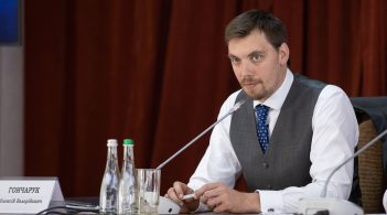 "Час тих, хто відсиджується, вичерпано": уряд починає перезавантаження влади