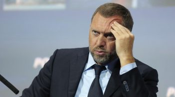 Друг Путіна видобуває в Україні сировину для російської зброї