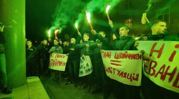 Головні події тижня: капітуляція Штайнмаєра, повідок для Мендель, заробітки нардепів та подорож на Марс