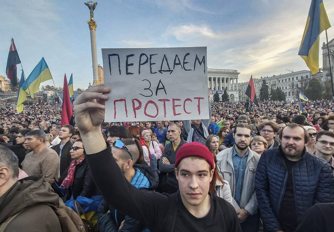 Підсумки тижня: анонімні «зливи» корупціонерів, ультиматум капітуляції та фантастичні знахідки вчених