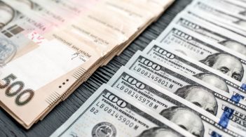 Національний банк витратив 157,5 млн доларів із резервів для стримування падіння гривні