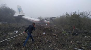 Біля Львова літак здійснив аварійну посадку, дані про постраждалих і загиблих різні