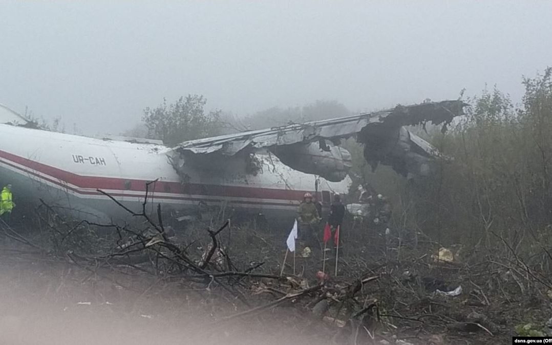 Аварія Ан-12: троє членів екіпажу у важкому стані