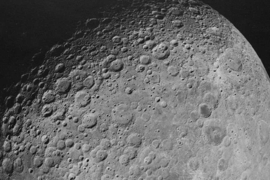 Вчені NASA розробляють робота, який цілодобово шукатиме воду на Місяці