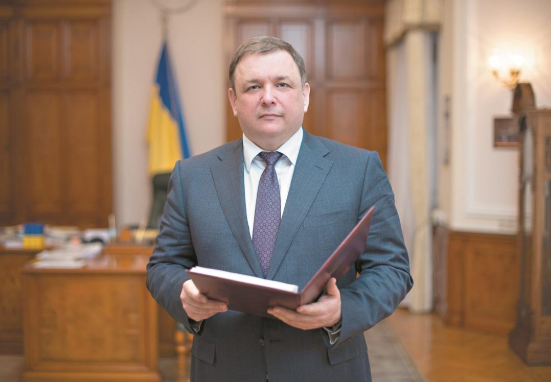Суд поновив Шевчука на посаді судді та голови Конституційного суду