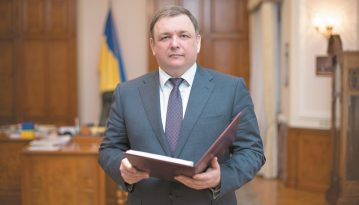 Суд поновив Шевчука на посаді судді та голови Конституційного суду