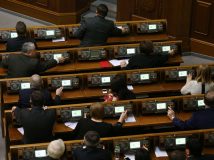 Нардепи в першому читанні ухвалили проєкт закону зі штрафами за кнопкодавство