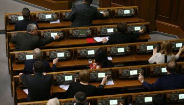 Нардепи в першому читанні ухвалили проєкт закону зі штрафами за кнопкодавство