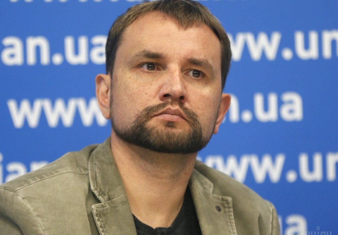 В’ятрович заявляє, що «слуги» намагаються через суд не пустити його до парламенту