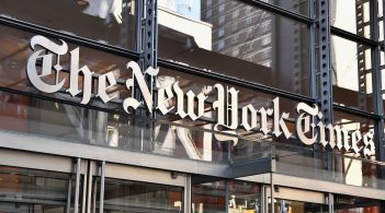 Видання The New York Times змінило фото з картою України без Криму