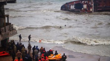 Вміст нафтопродуктів у воді на місці аварії танкера в Одесі перевищений у 53 рази