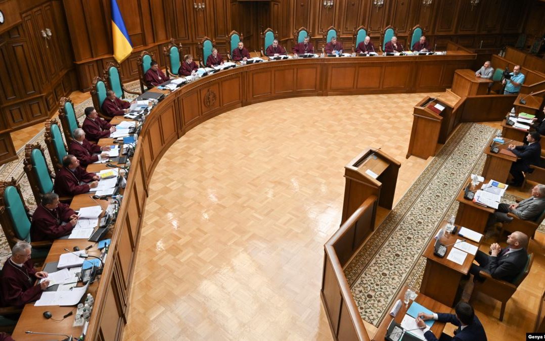 КСУ визнав неконституційним законопроєкт Зеленського щодо уповноважених ВР
