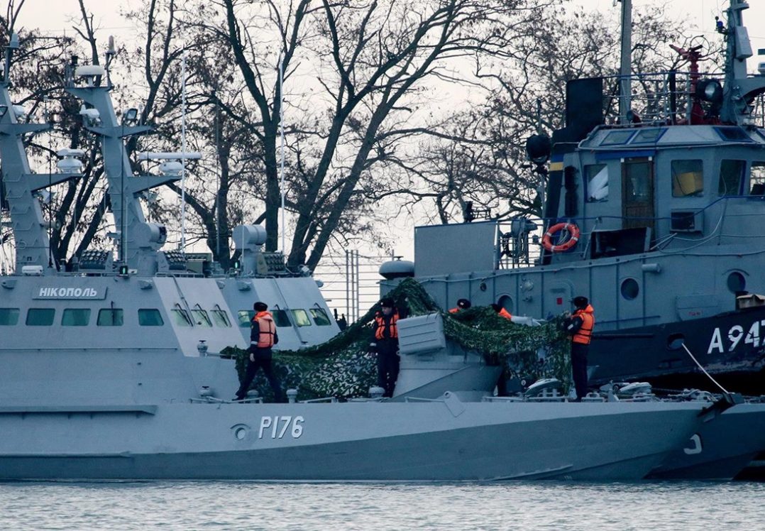 Росіяни пошкодили захоплені кораблі. Зняли навіть плафони, розетки та унітази – командувач ВМС
