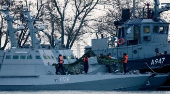 Росіяни пошкодили захоплені кораблі. Зняли навіть плафони, розетки та унітази – командувач ВМС