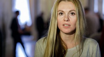 Скороход заявила, що "слуги народу" отримують у конвертах по 5 тис. доларів